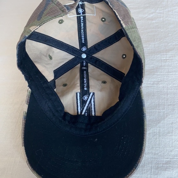 UNISEX Nebraska Cornhuskers Camo Ballcap - Picture 3 of 4